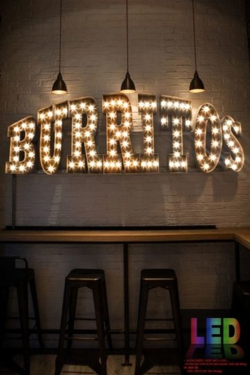 Bảng hiệu chữ nổi kết hợp đèn led Mẫu 2